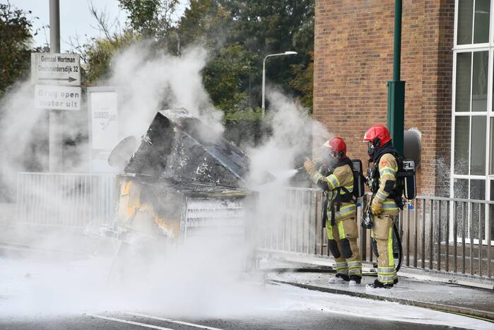 Brand in generator op aanhanger tijdens het rijden