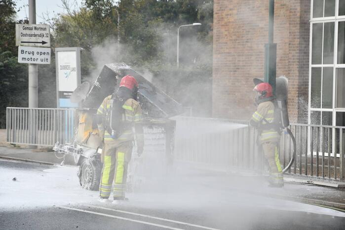 Brand in generator op aanhanger tijdens het rijden