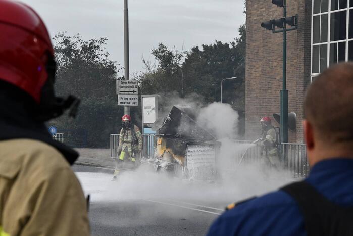 Brand in generator op aanhanger tijdens het rijden