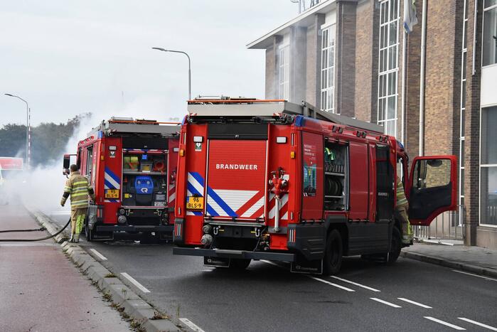 Brand in generator op aanhanger tijdens het rijden