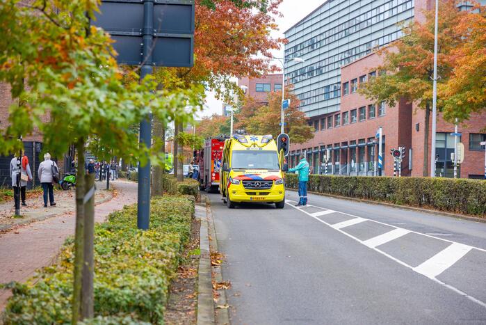 Stadsbus botst op auto