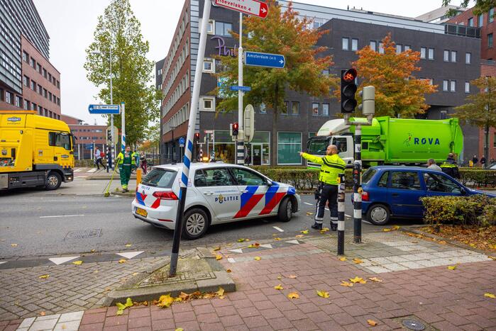 Stadsbus botst op auto