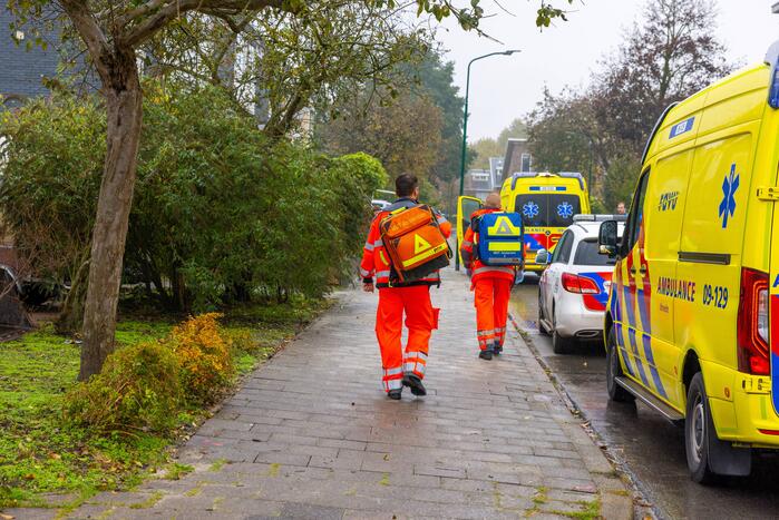 Man zwaargewond aangetroffen op straat