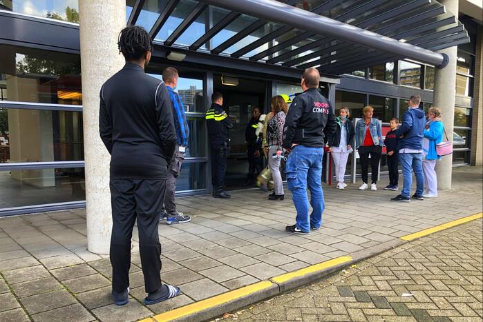 Bewoners mogen flatgebouw niet in na brandmelding