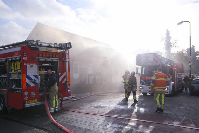 Grote brand in cafe met bovenwoning