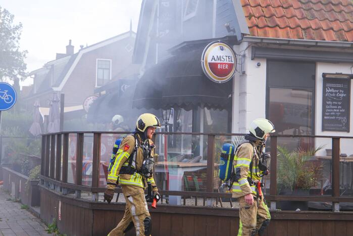 Grote brand in cafe met bovenwoning