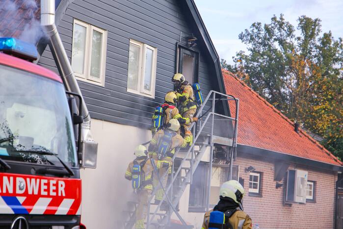 Grote brand in cafe met bovenwoning