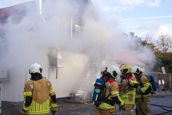Grote brand in cafe met bovenwoning