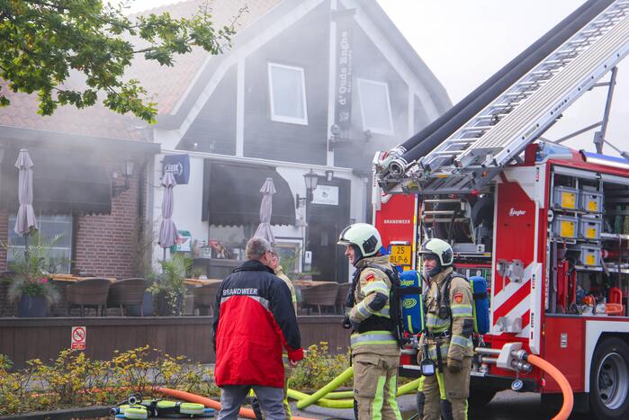 Grote brand in cafe met bovenwoning