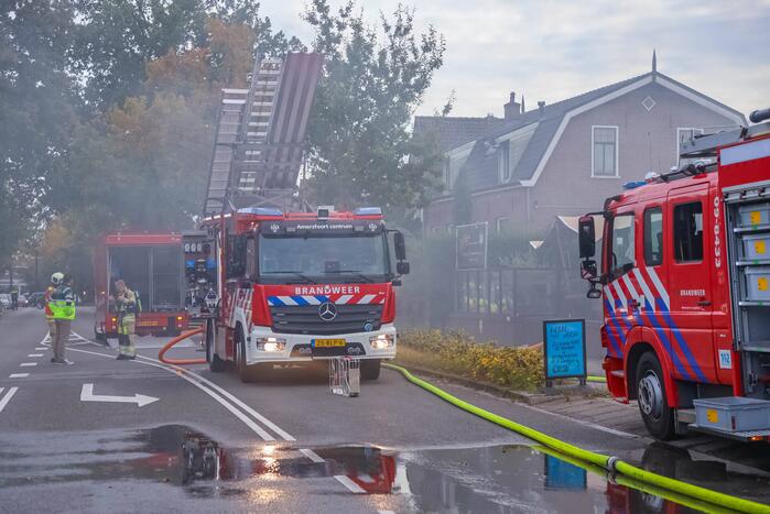 Grote brand in cafe met bovenwoning