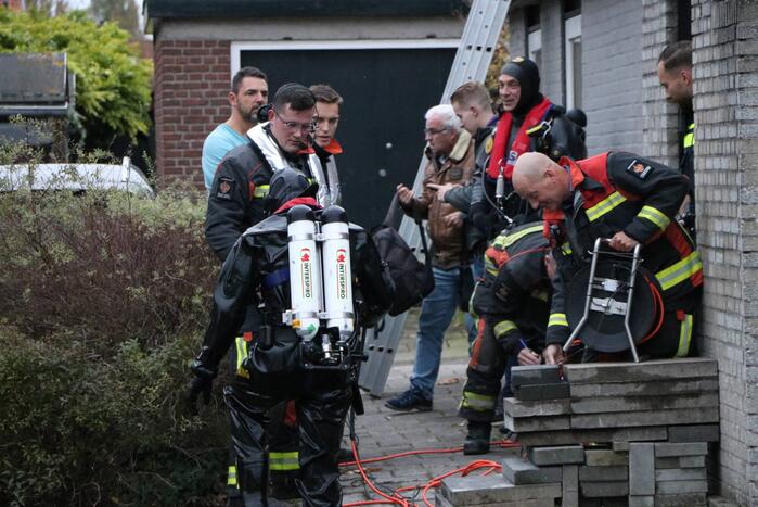 Duikers zoeken naar geld en drugs