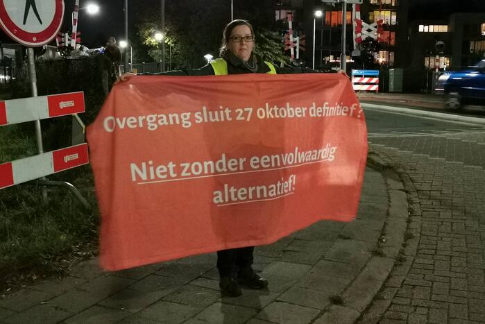 Veel protest tegen sluiten spoorwegovergang