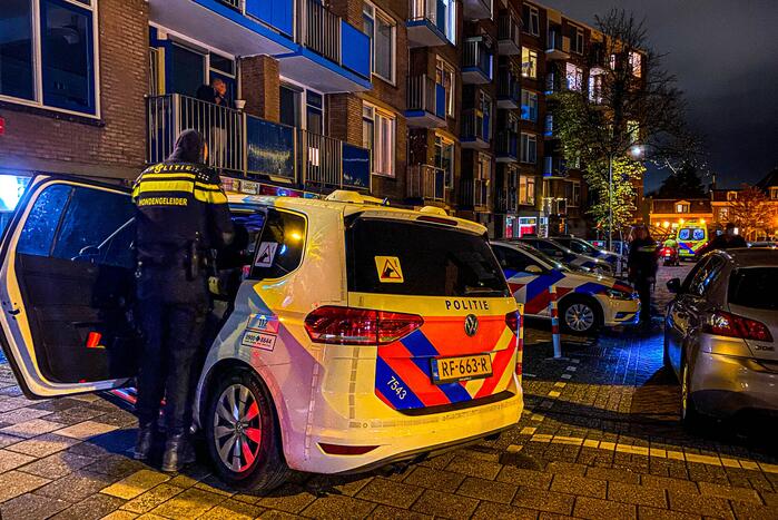 Veel politie aanwezig bij inval in woning
