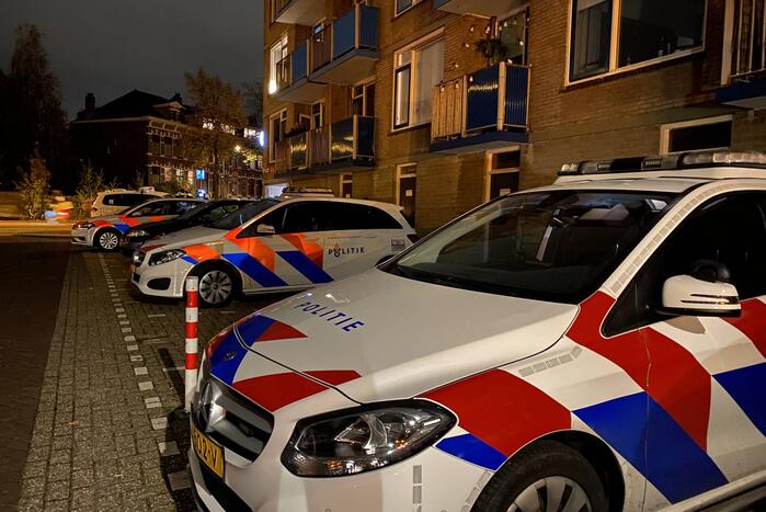 Veel politie aanwezig bij inval in woning