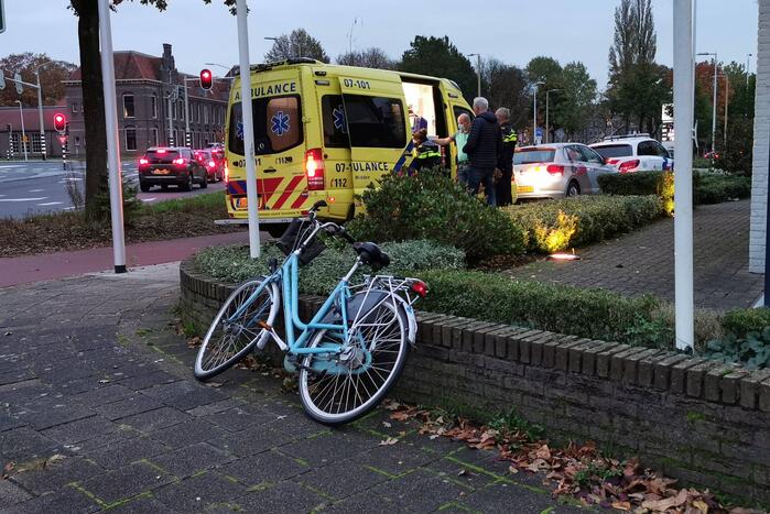 Automobilist rijdt fietser aan in Burgemeestersbuurt