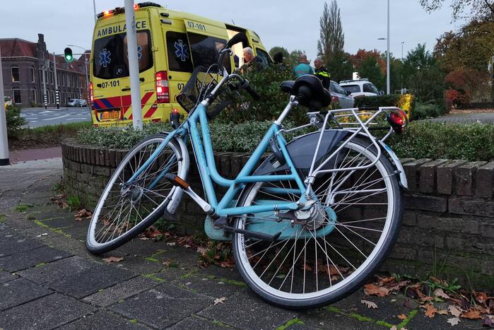 Automobilist rijdt fietser aan in Burgemeestersbuurt
