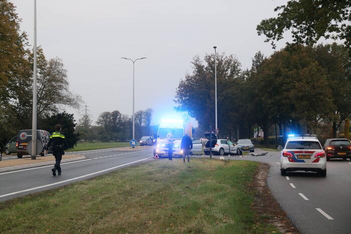 Flinke schade bij botsing tussen twee auto's