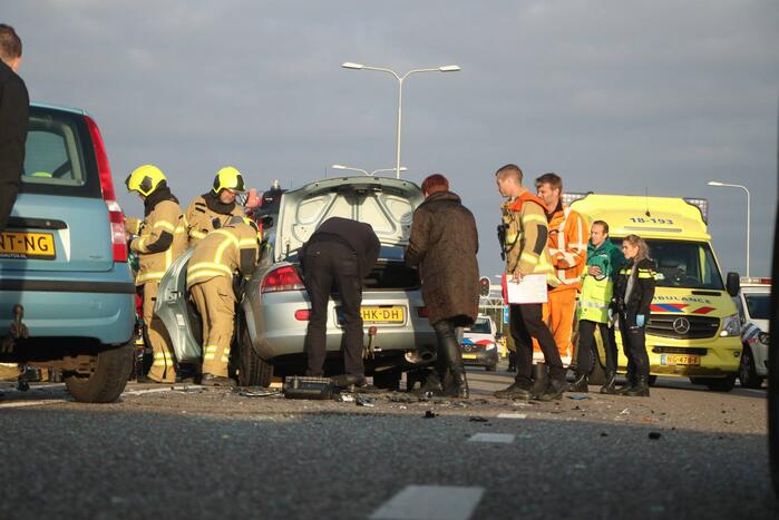 Ravage na botsing tussen meerdere voertuigen