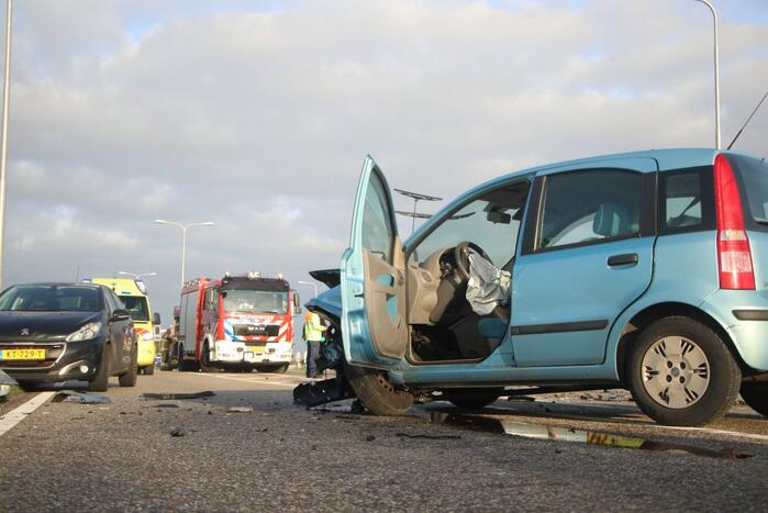 Ravage na botsing tussen meerdere voertuigen