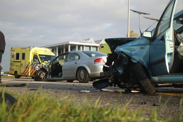 Ravage na botsing tussen meerdere voertuigen