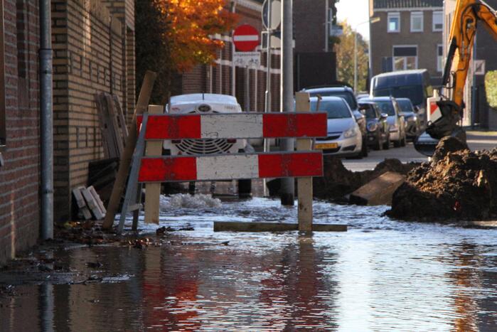 Breuk in waterleiding zorgt waterballet