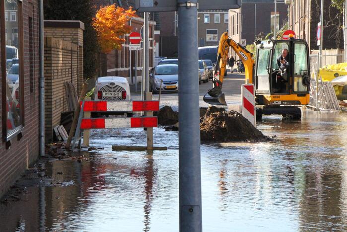 Breuk in waterleiding zorgt waterballet