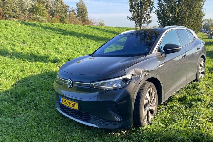 Schade bij aanrijding tussen meerdere voertuigen