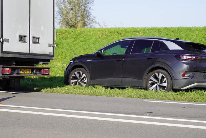 Schade bij aanrijding tussen meerdere voertuigen