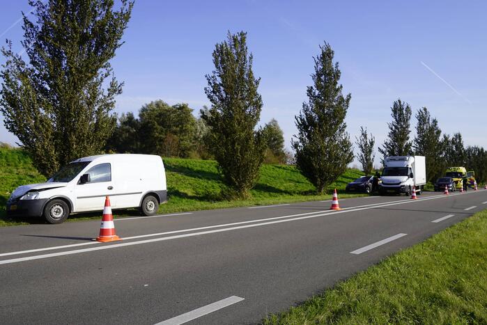 Schade bij aanrijding tussen meerdere voertuigen