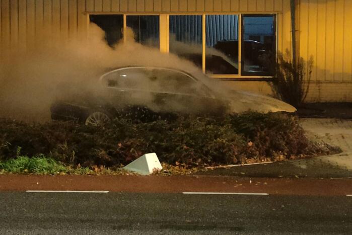 Auto verwoest door brand