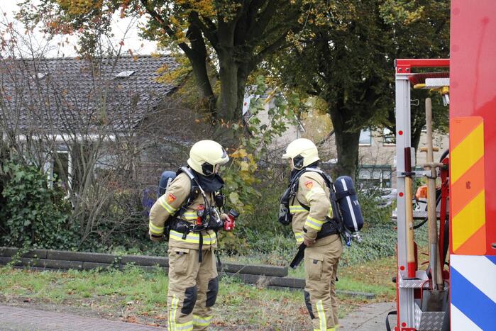 Struik naast woning vat vlam door smeulende emmer