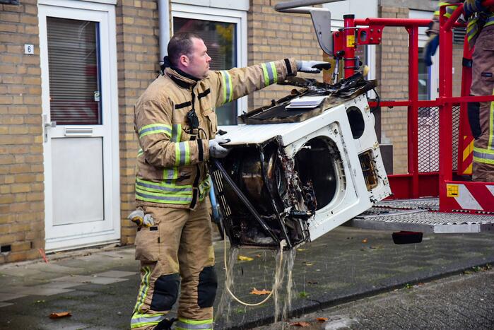Brandweer blust brand in wasdroger