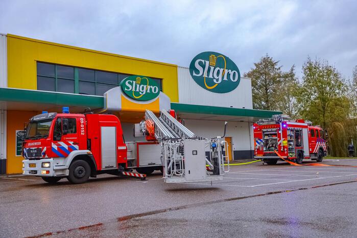 Grote brand in machinekamer Sligro