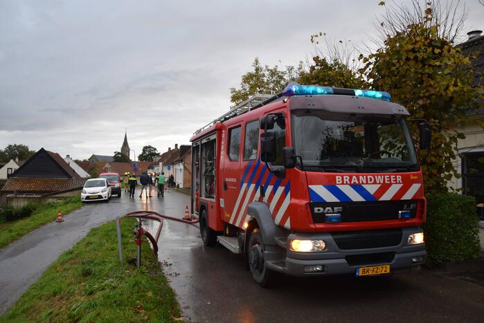 Brandweer blust schoorsteenbrand