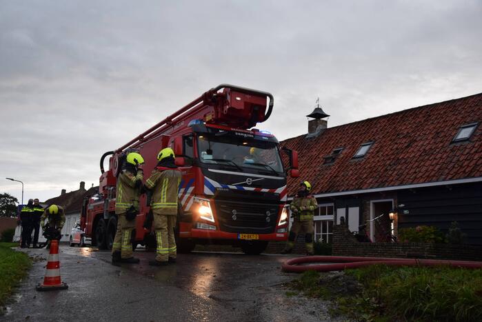 Brandweer blust schoorsteenbrand