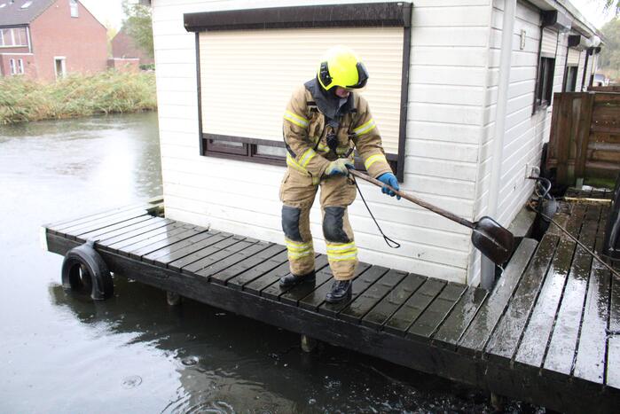 Flinke olielekkage in woonboot