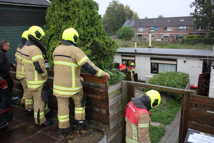 Flinke olielekkage in woonboot