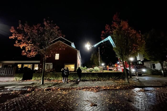 Brand in schoorsteen van woning