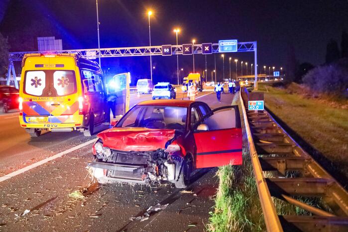 Personenauto belandt ondersteboven door ongeval