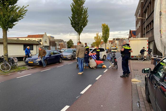 Fietsster en automobilist botsen op elkaar