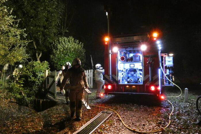 Brandweer blust brand in bed and breakfast huis