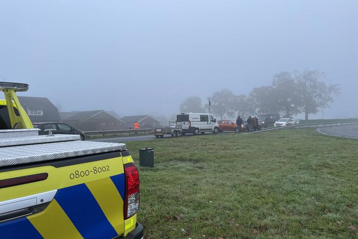 Bestelbus en twee auto's betrokken bij botsing