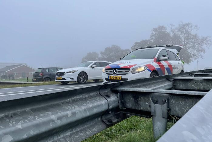 Bestelbus en twee auto's betrokken bij botsing