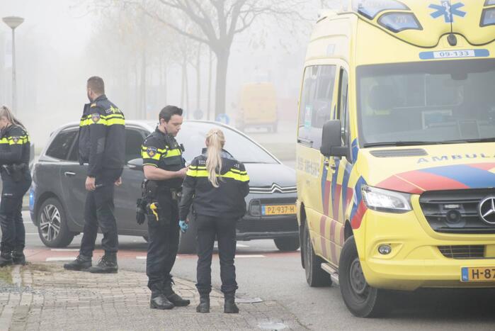 Brommerrijdster gewond bij aanrijding met auto op Calveen