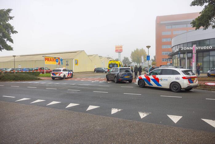 Brommerrijdster gewond bij aanrijding met auto op Calveen