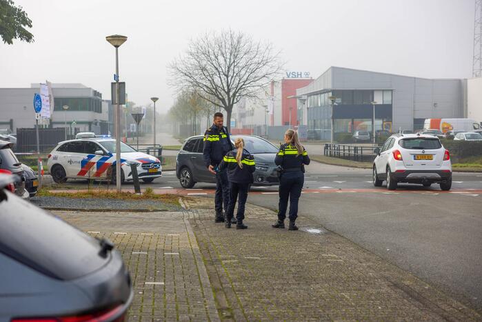 Brommerrijdster gewond bij aanrijding met auto op Calveen