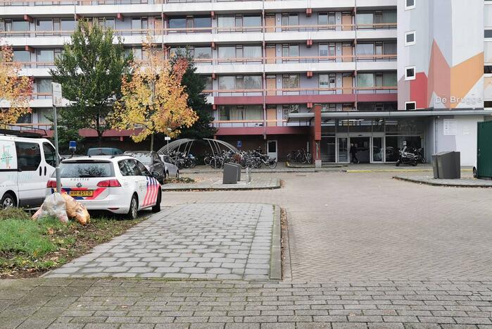 Meerdere panden beklad met leuzen