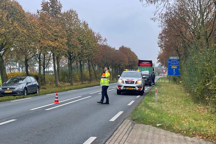 Bestuurder Duitse huurauto botst achterop trailer van vrachtwagen