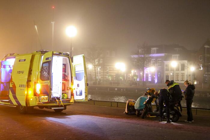 Brommerrijder gewond bij botsing met fietser