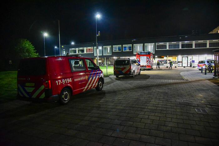 Gedetineerde steekt cel in brand
